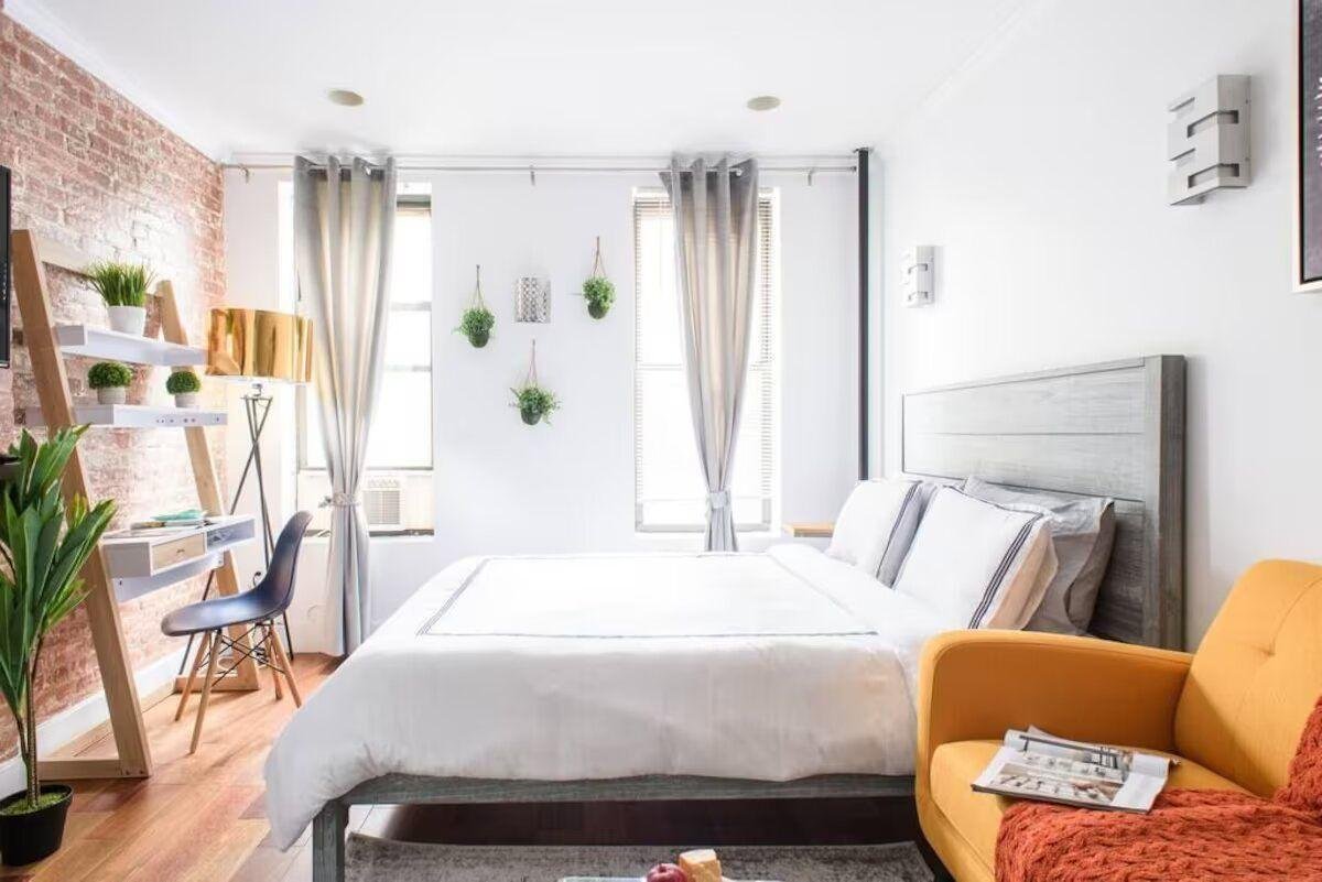 Convenient Studio One Bathroom Apartment